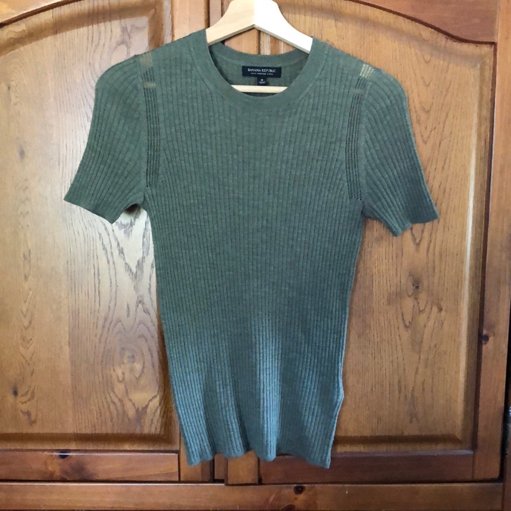 Banana Republic short sleeved sweater